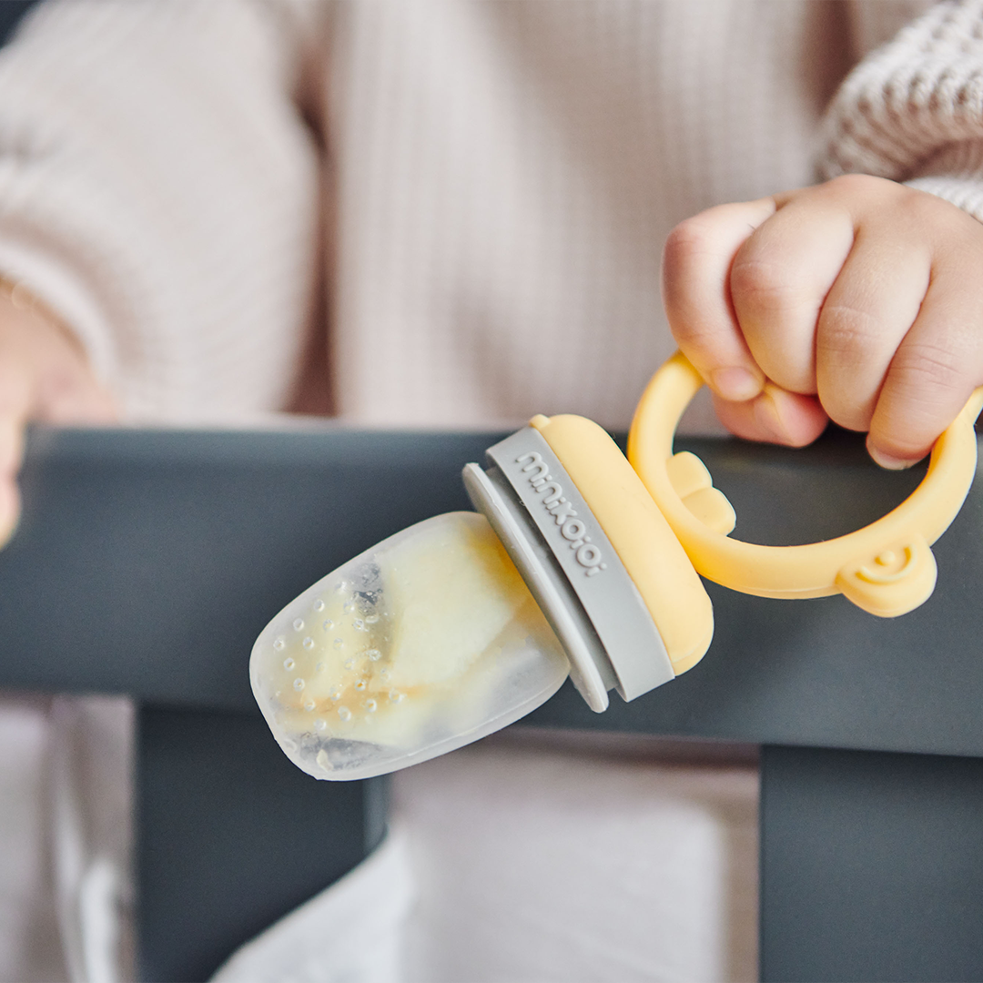 MinikOiOi Pulps Silicone Fruit and Vegetable Feeder